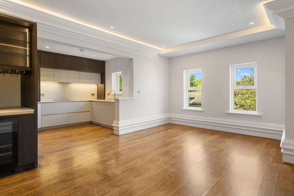 Property photo 1 of 36