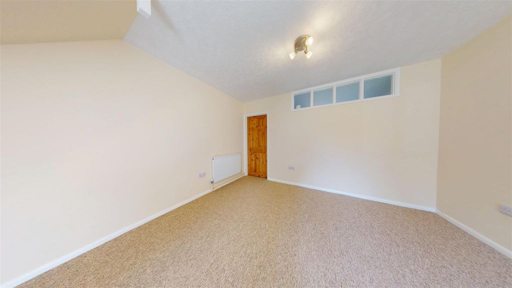 Property photo 3 of 9 39-Martleaves-Close-05222026_155906.Jpg