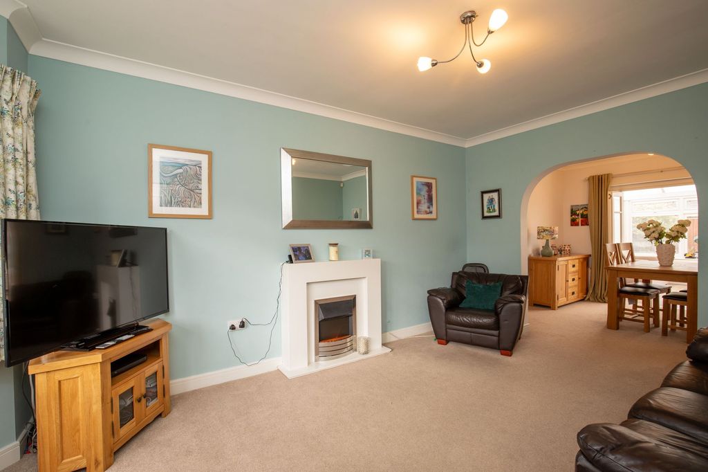Property photo 2 of 34