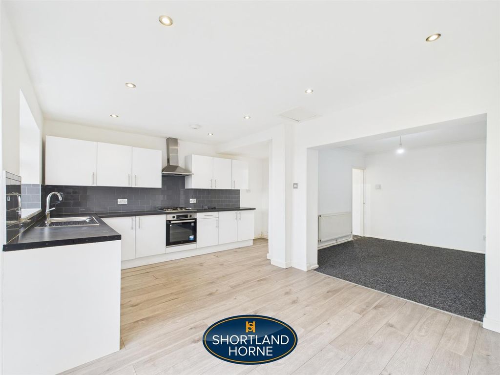 Property photo 2 of 13 Cam01906G0-Pr0633-Still009.Jpg