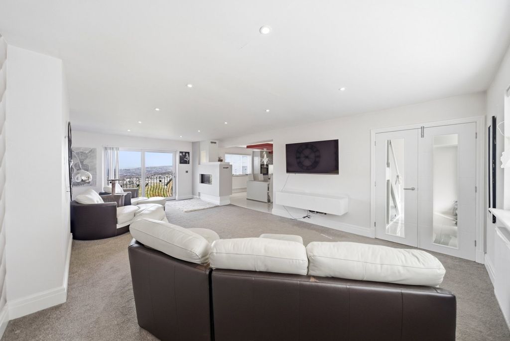 Property photo 3 of 55