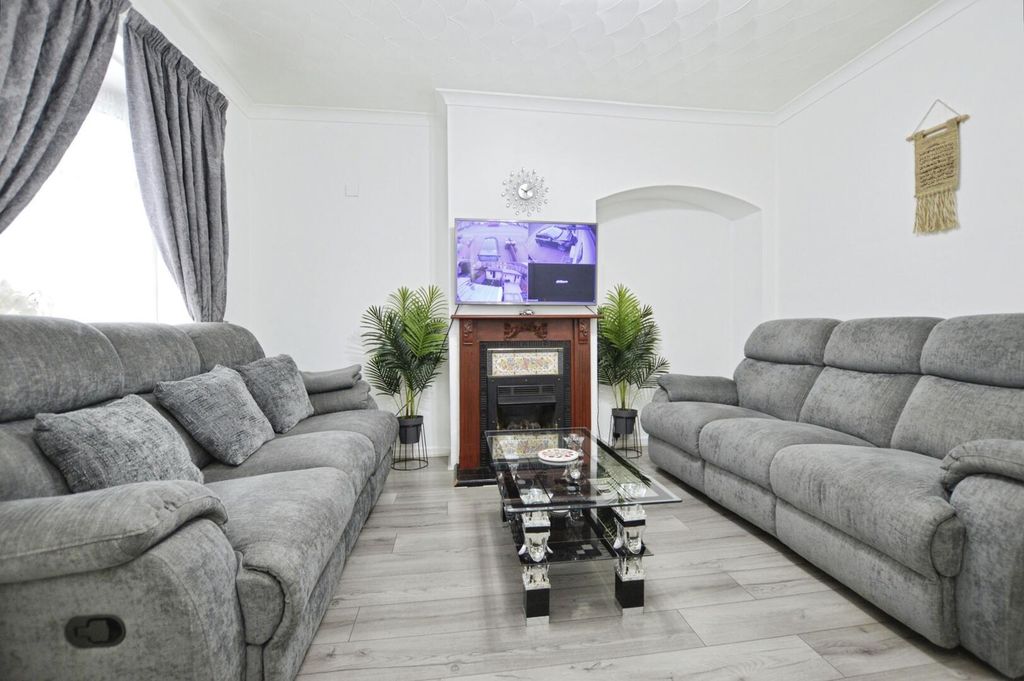 Property photo 2 of 15 Living Room