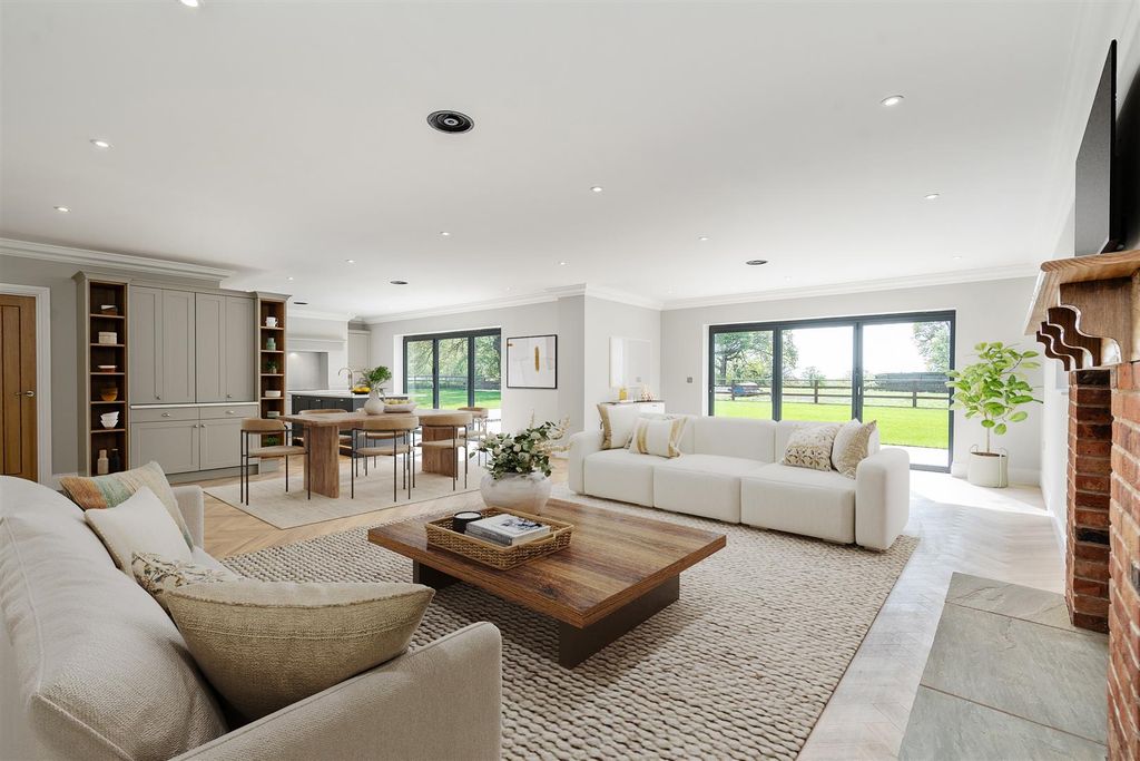 Property photo 3 of 24 Chatsworth House_46.Jpg