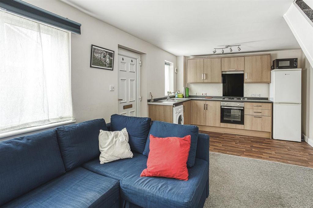 Property photo 3 of 12