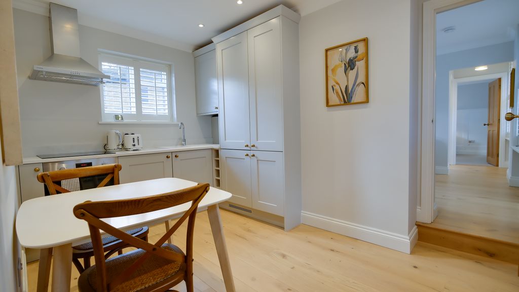 Property photo 3 of 11 Flat 2, 10 Hermit Street, Clerkenwell, London, Ec1V 7Nr