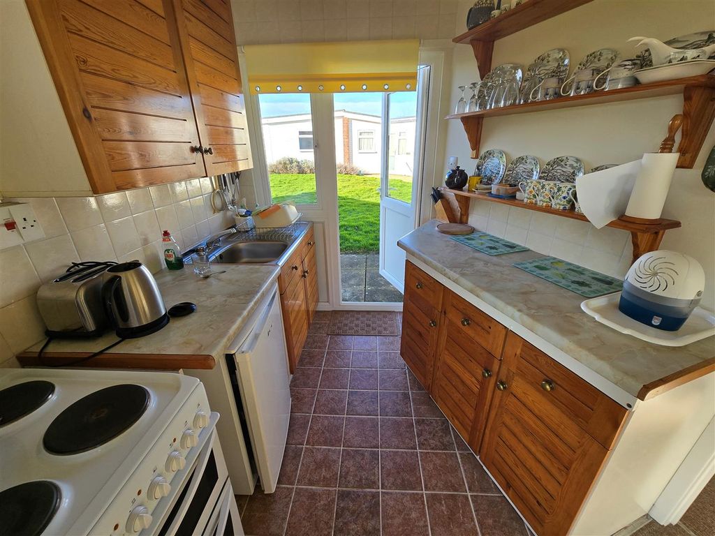 Property photo 2 of 8 Kitchen