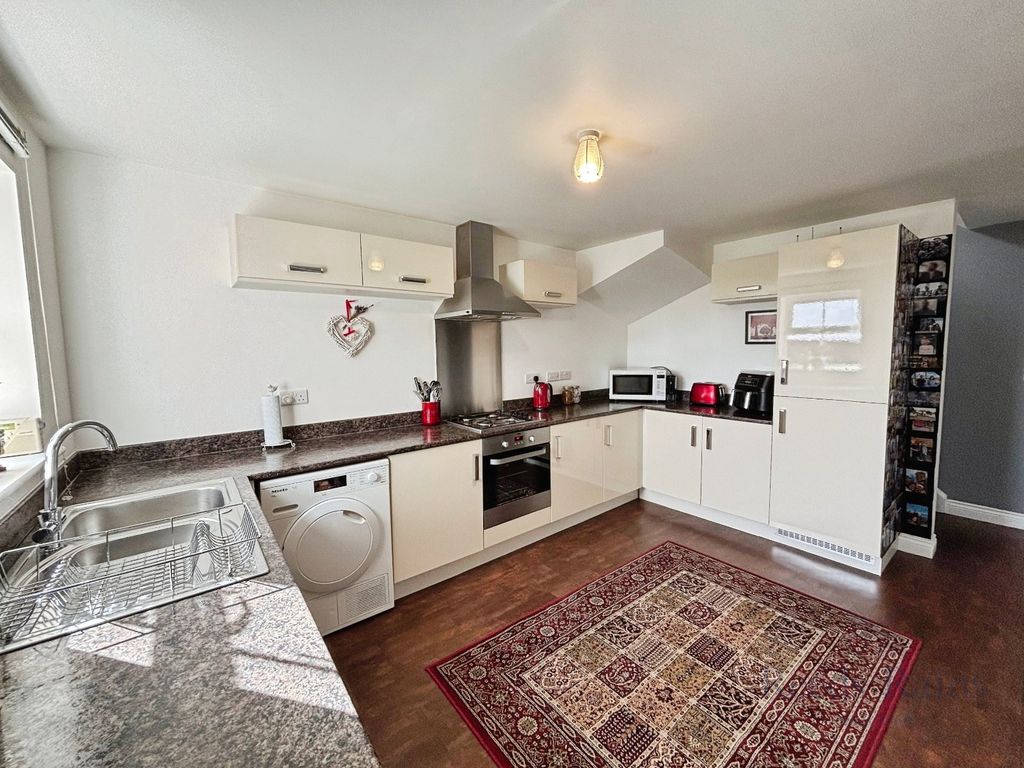 Property photo 3 of 15 Kitchen