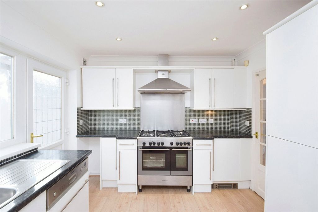Property photo 2 of 16 Picture No. 09