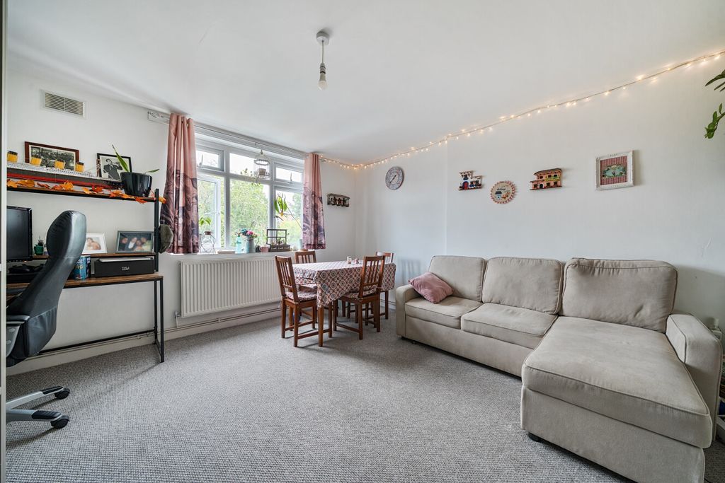 Property photo 2 of 10 19-6A621062B8F4c-...