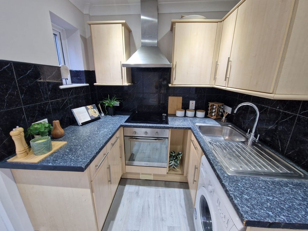 Property photo 3 of 11 Picture No. 15