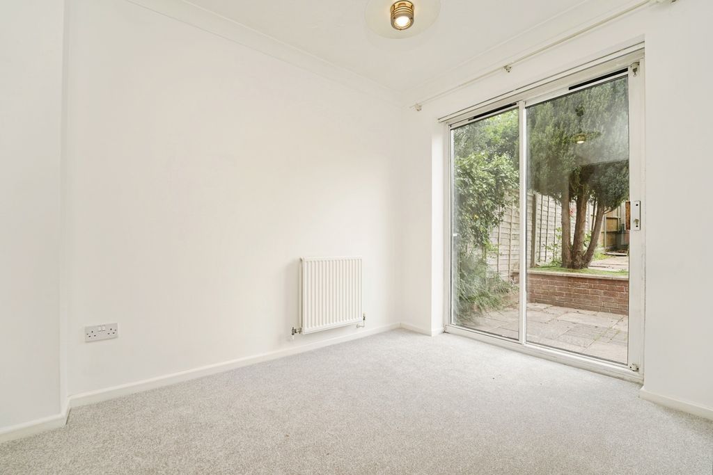 Property photo 3 of 16 Dining Area