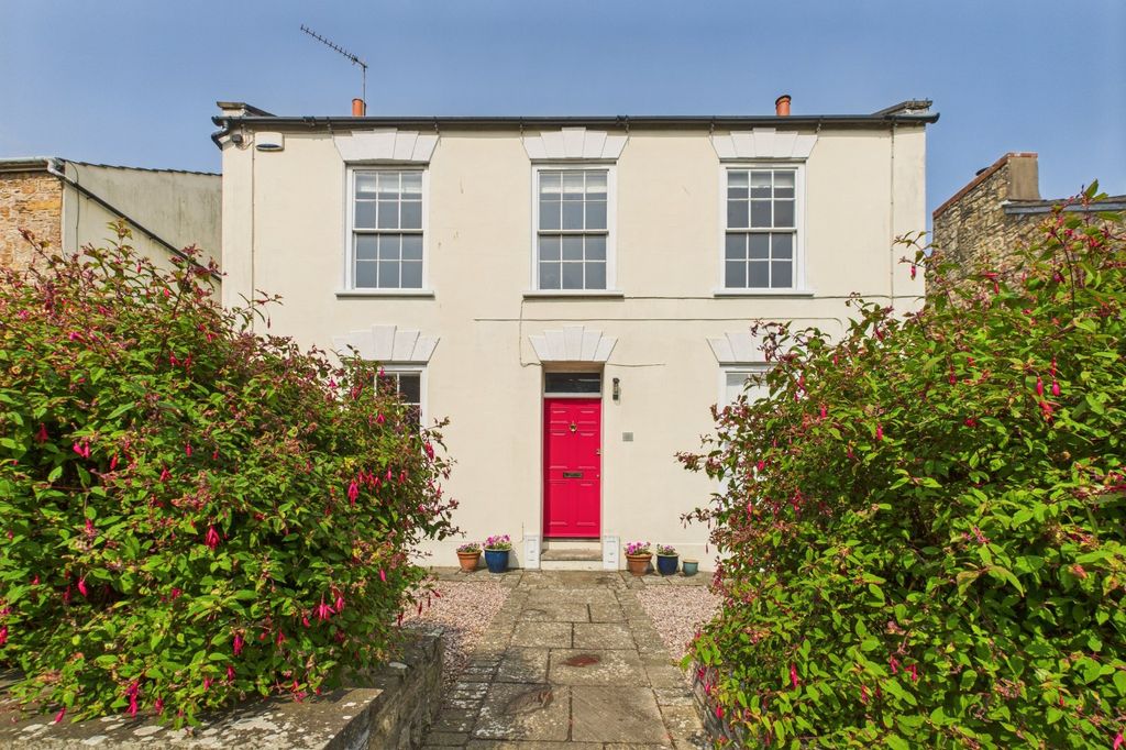 Property photo 1 of 13 Front