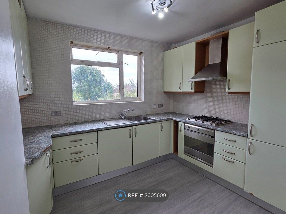 Property photo 3 of 8 Kitchen
