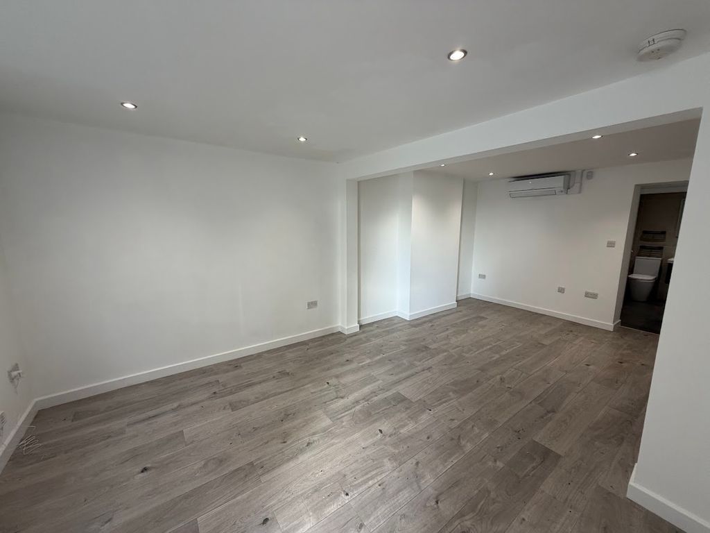 Property photo 2 of 9 Living/Dining