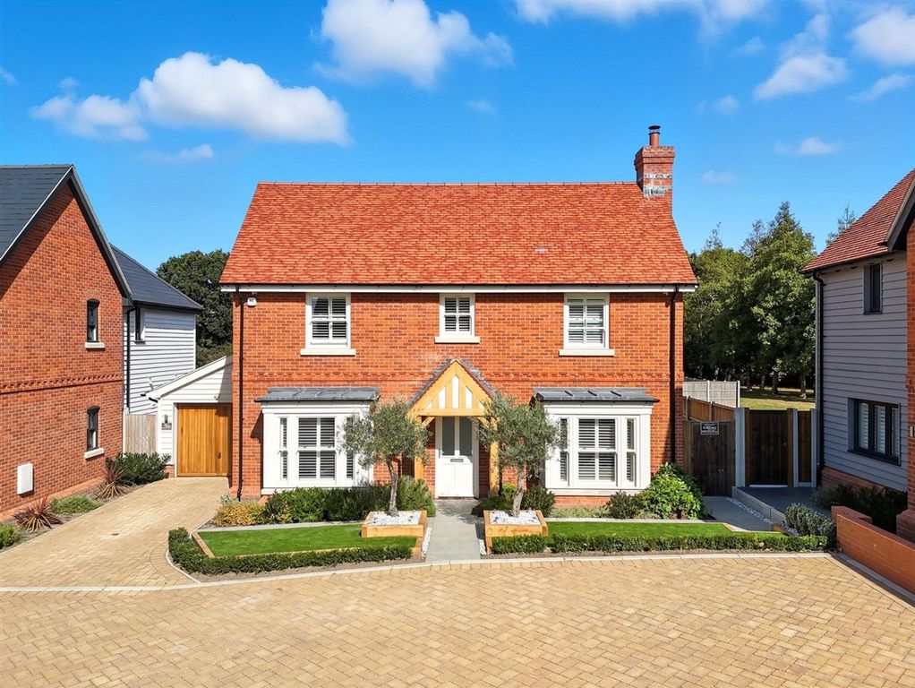 Property photo 1 of 40 Theydon Meadows