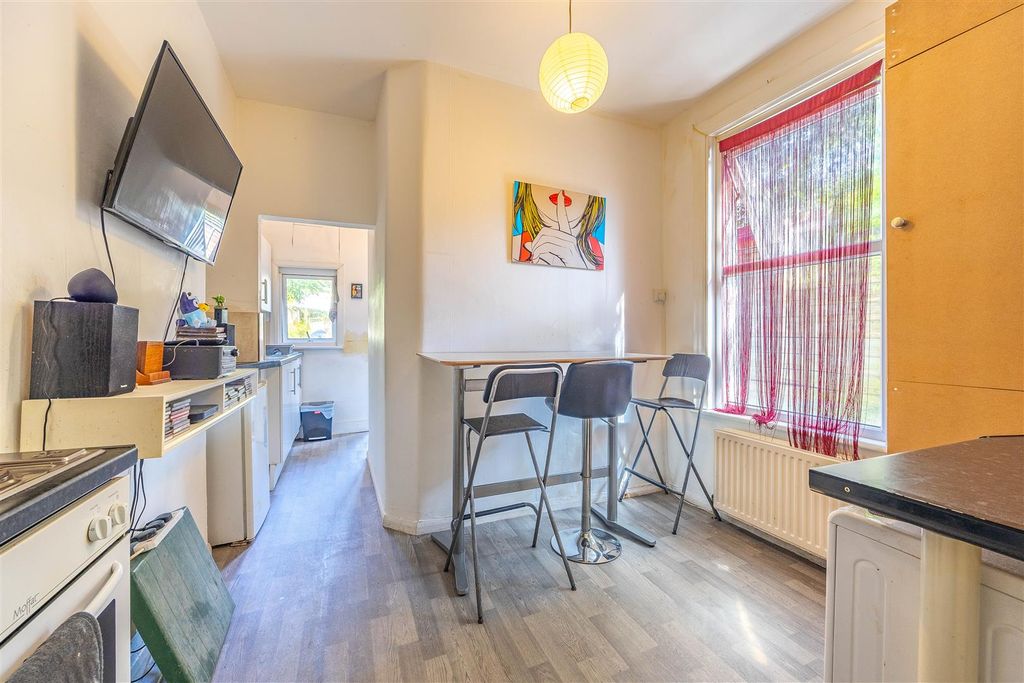 Property photo 3 of 14 Kitchen