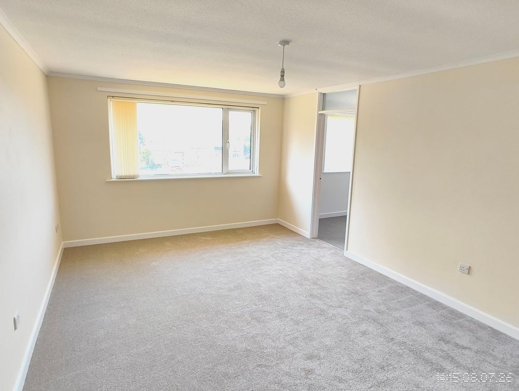 Property photo 2 of 8 Lounge