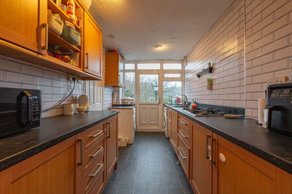 Property photo 2 of 26