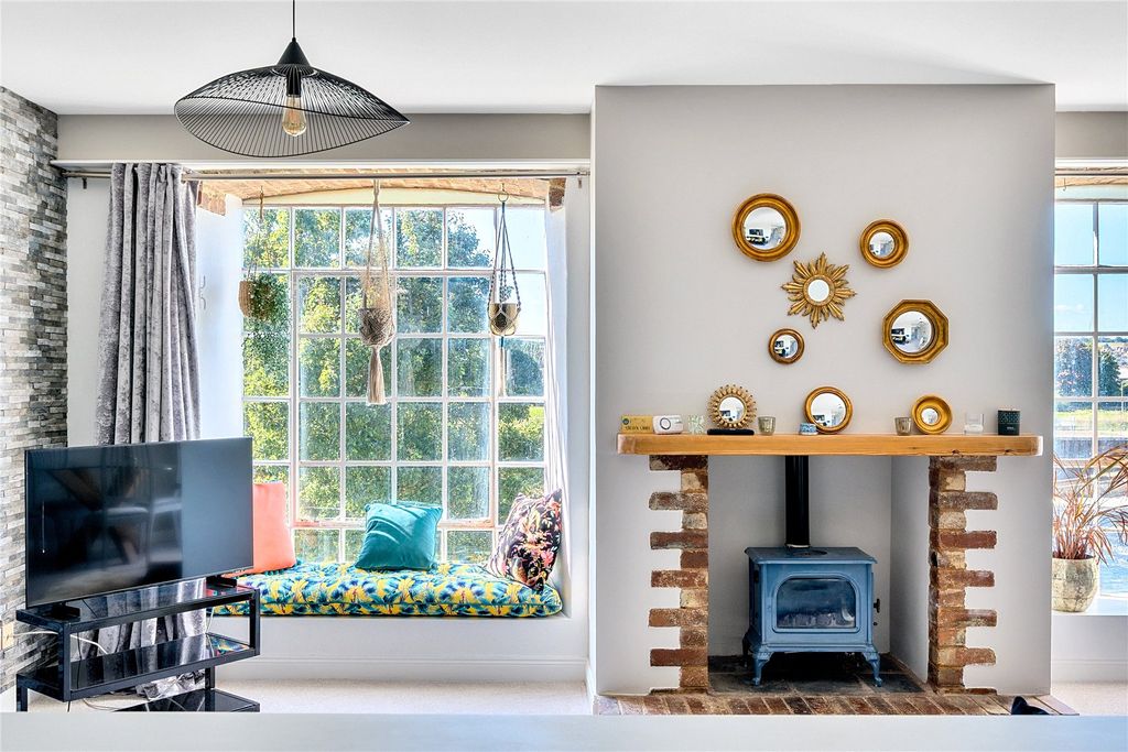 Property photo 2 of 14 Living Area