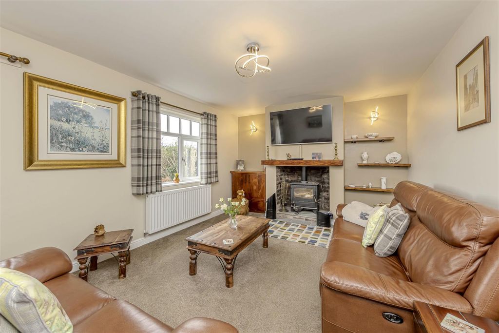 Property photo 3 of 77 Lounge