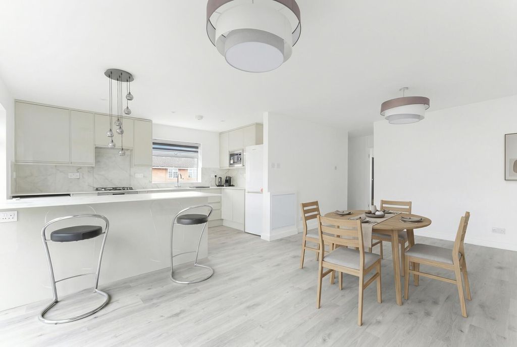 Property photo 2 of 7 Kitchen