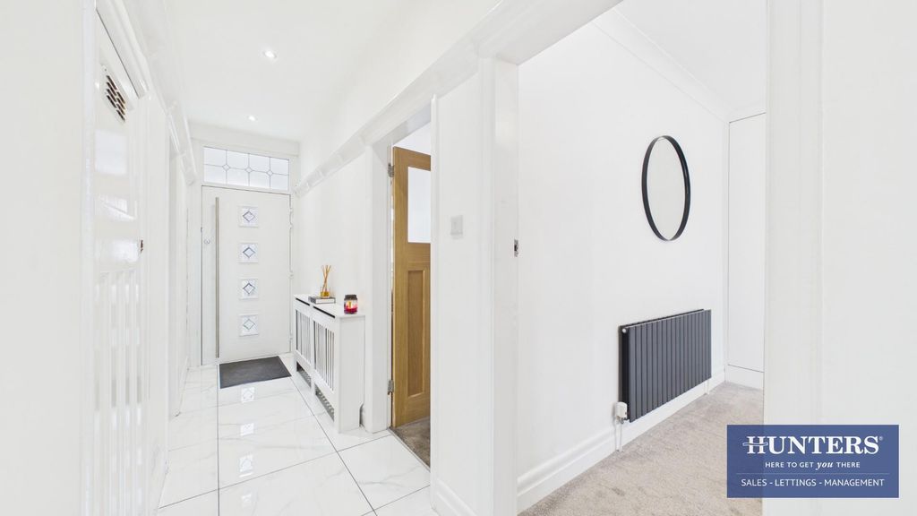 Property photo 3 of 17 Hallway