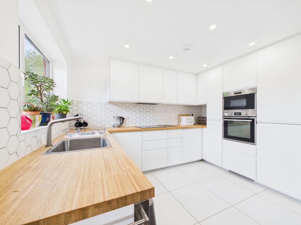 Property photo 3 of 25