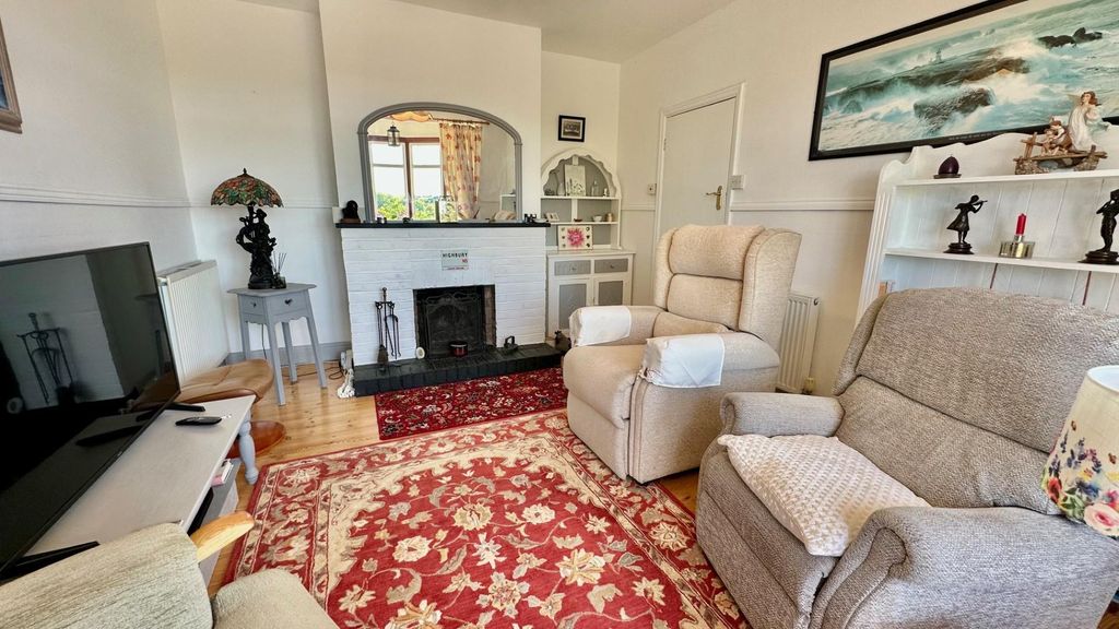 Property photo 2 of 27
