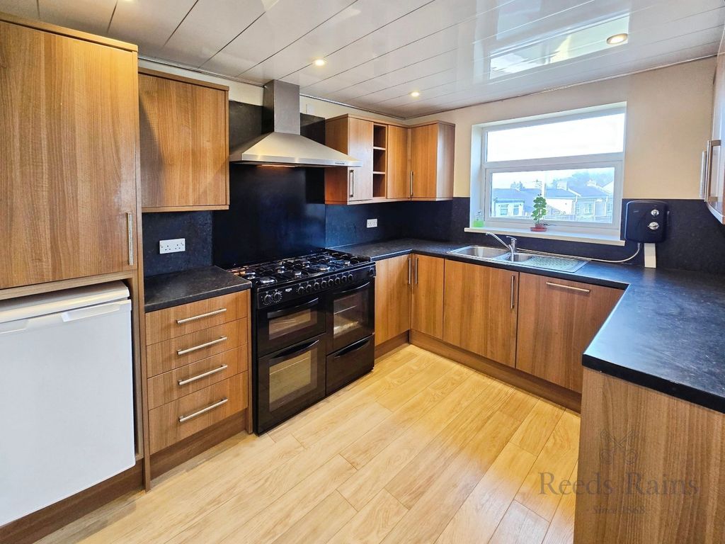 Property photo 2 of 20 Kitchen