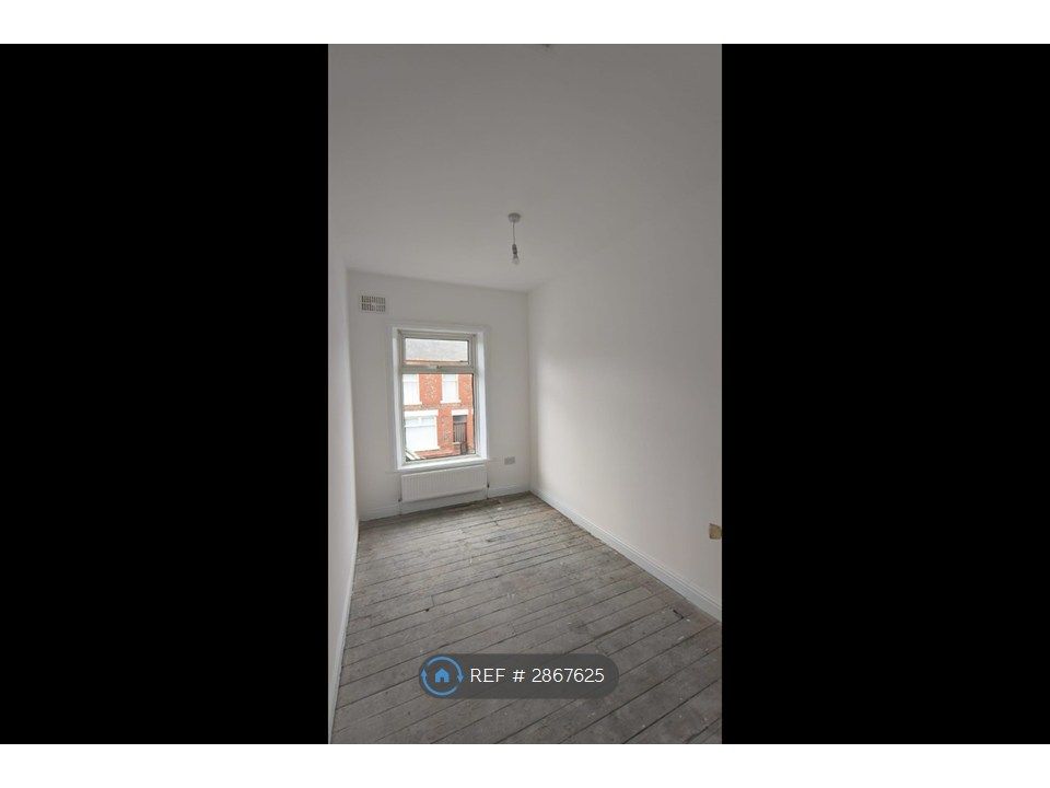 Property photo 3 of 8 Bedroom To Be Carpeted