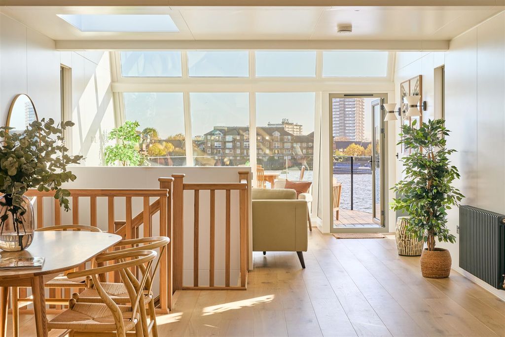 Property photo 2 of 39