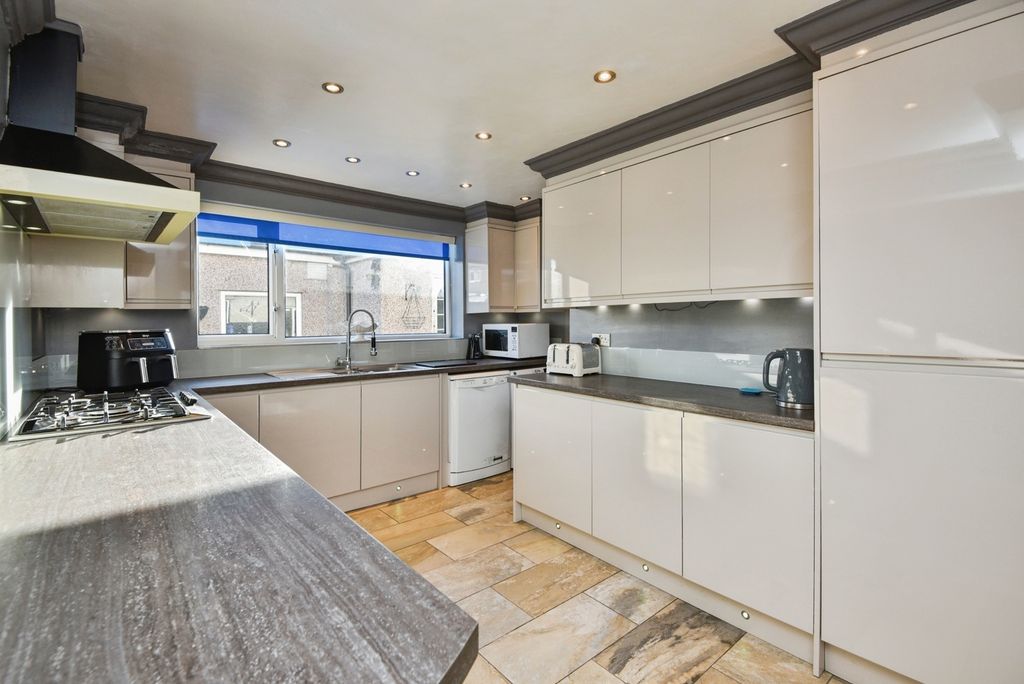 Property photo 3 of 20 Pbox-Img.Jpg