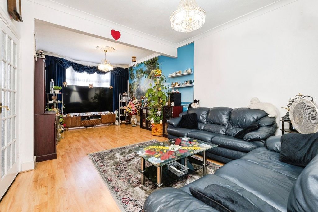 Property photo 2 of 35 Picture No. 30