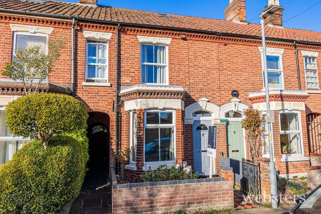 Property photo 1 of 17