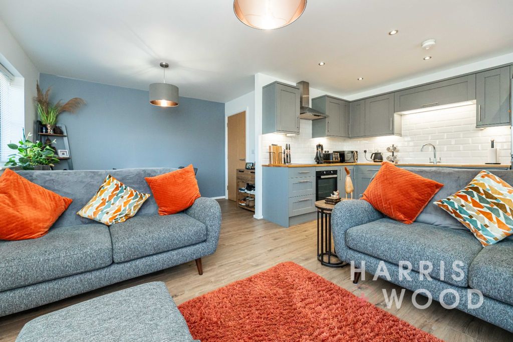 Property photo 2 of 18 4700194