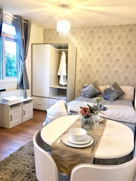 Property photo 1 of 4 Beautiful Studio Flat Near Seven Sisters Station