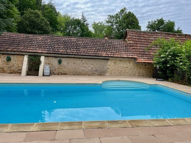 Property photo 2 of 27