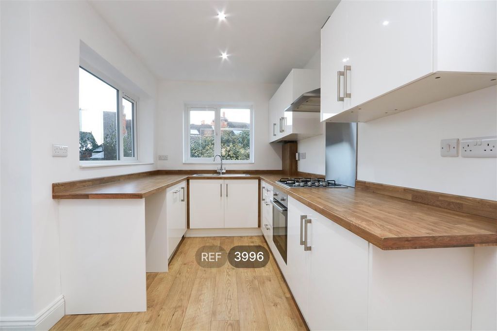 Property photo 2 of 14 Kitchen