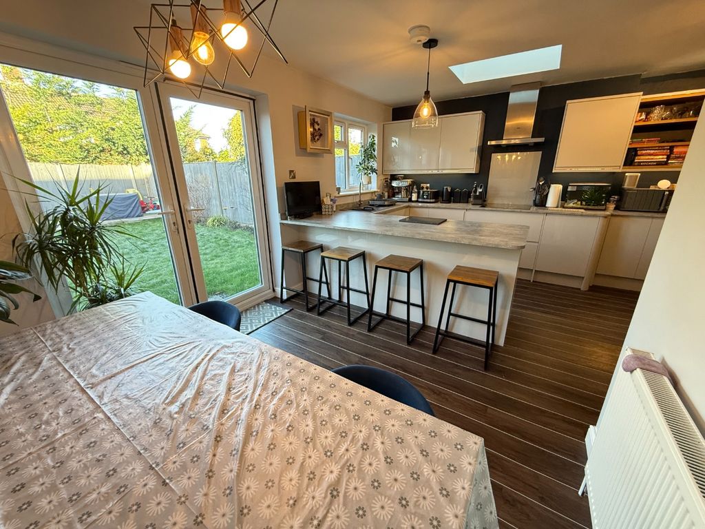 Property photo 2 of 17 4697084