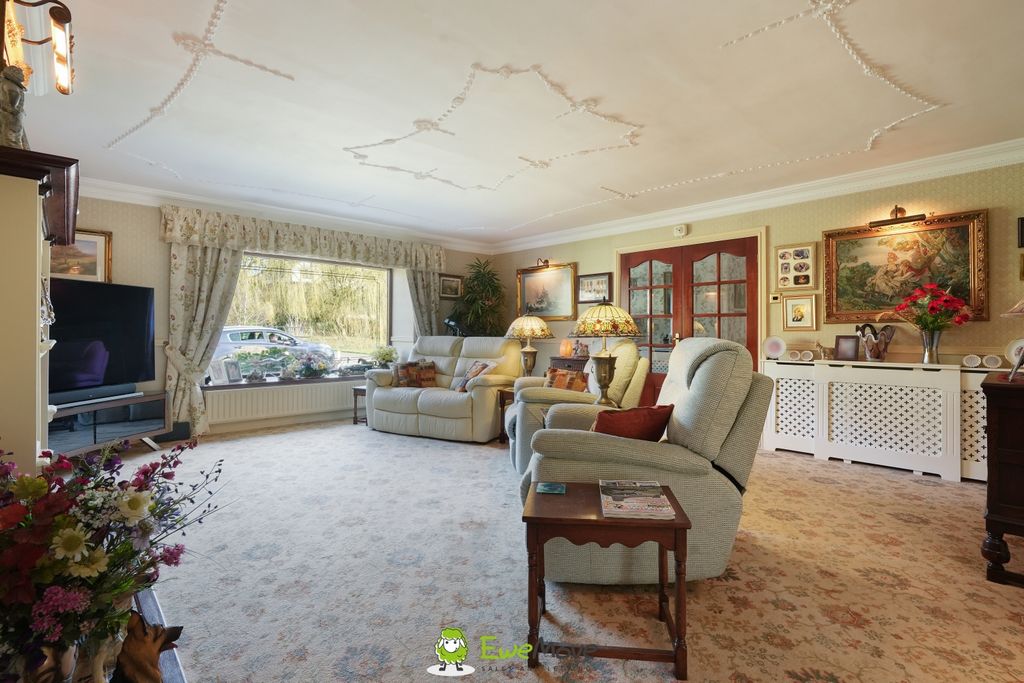Property photo 1 of 14 Estate Agent Ewemove Scunthorpe Living Room