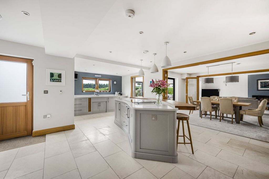 Property photo 3 of 37 14_53381