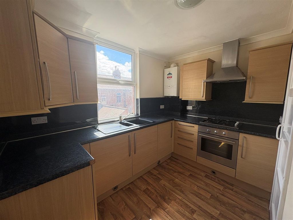 Property photo 2 of 10 Kitchen