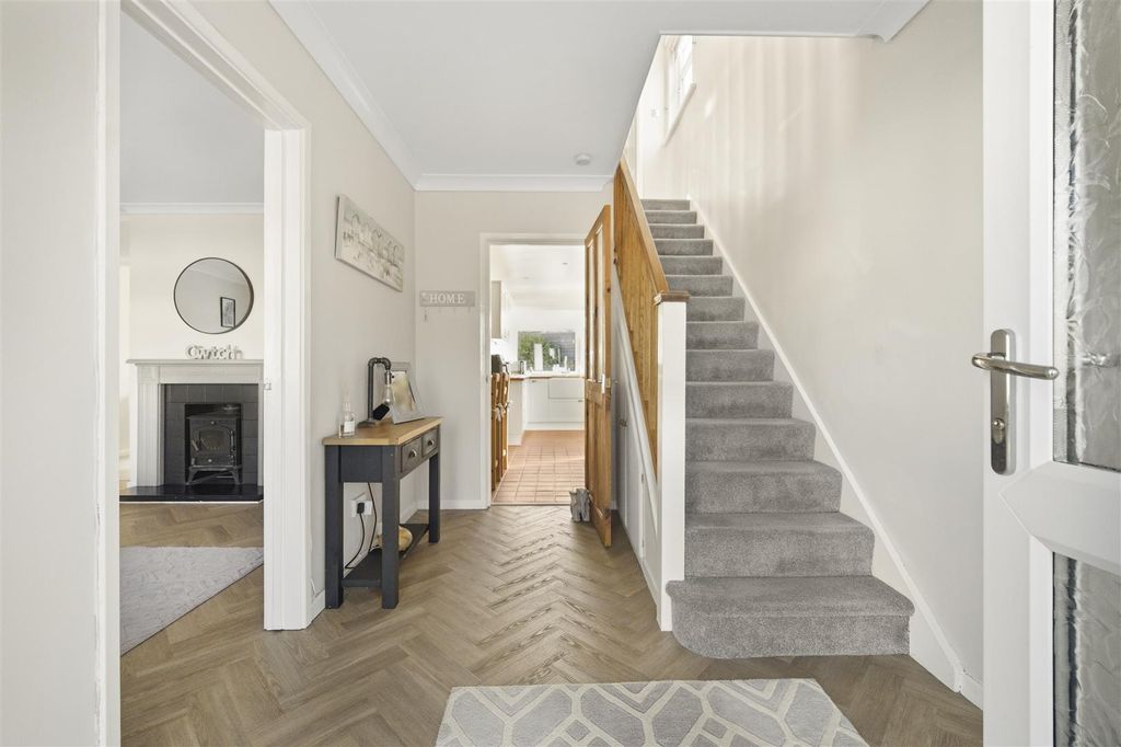 Property photo 2 of 26 Hallway