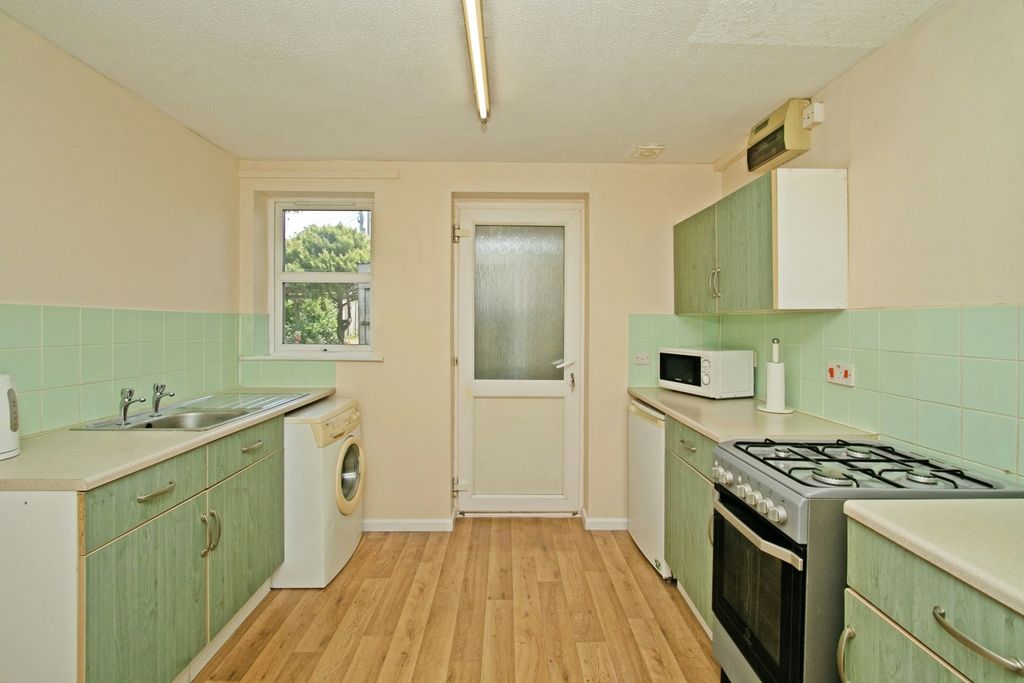 Property photo 3 of 29 Kitchen