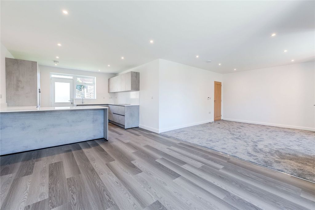 Property photo 3 of 16 Dining Kitchen