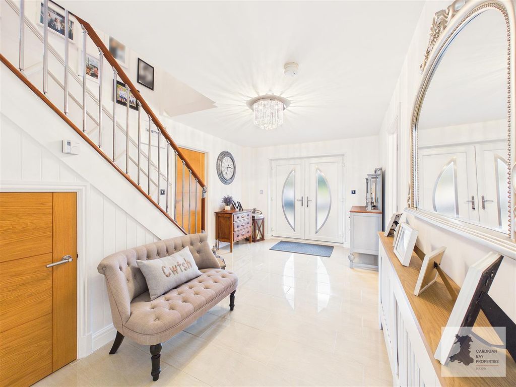 Property photo 3 of 43 Hallway