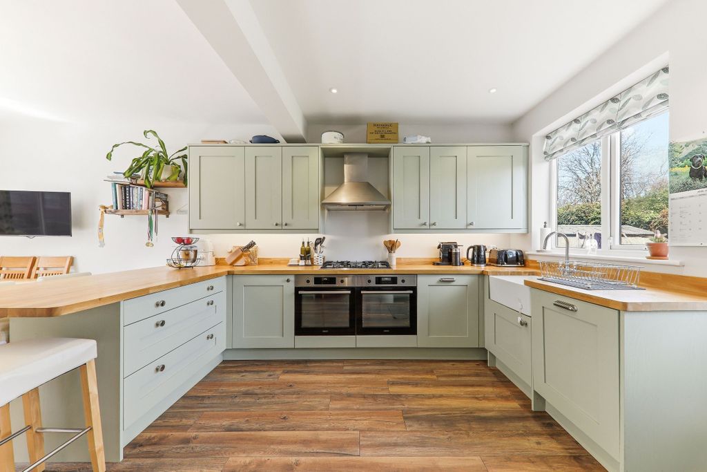 Property photo 2 of 30