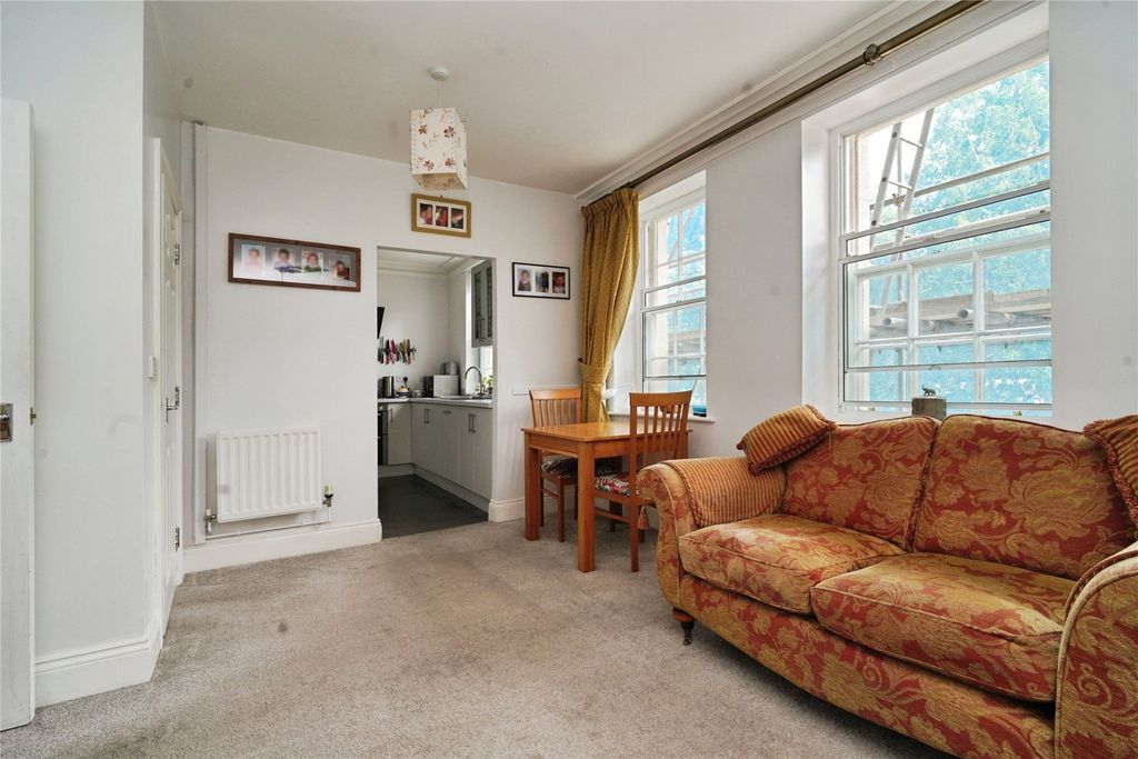 Property photo 2 of 17 Picture No. 10
