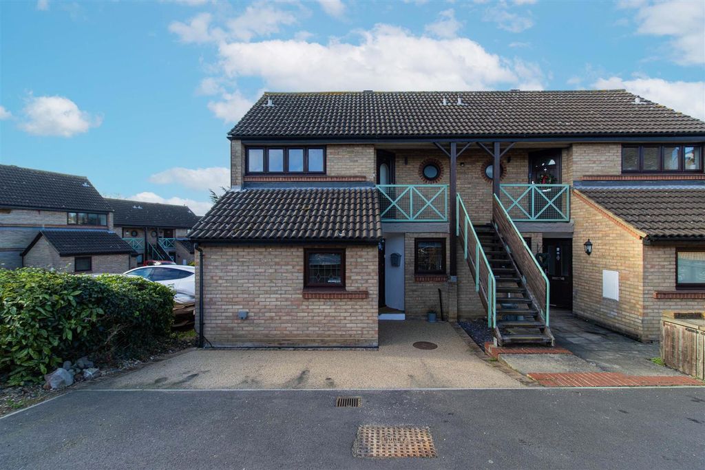 Property photo 1 of 17 Front