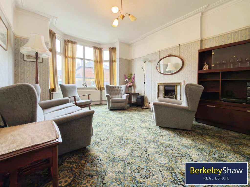 Property photo 3 of 15 Front Room